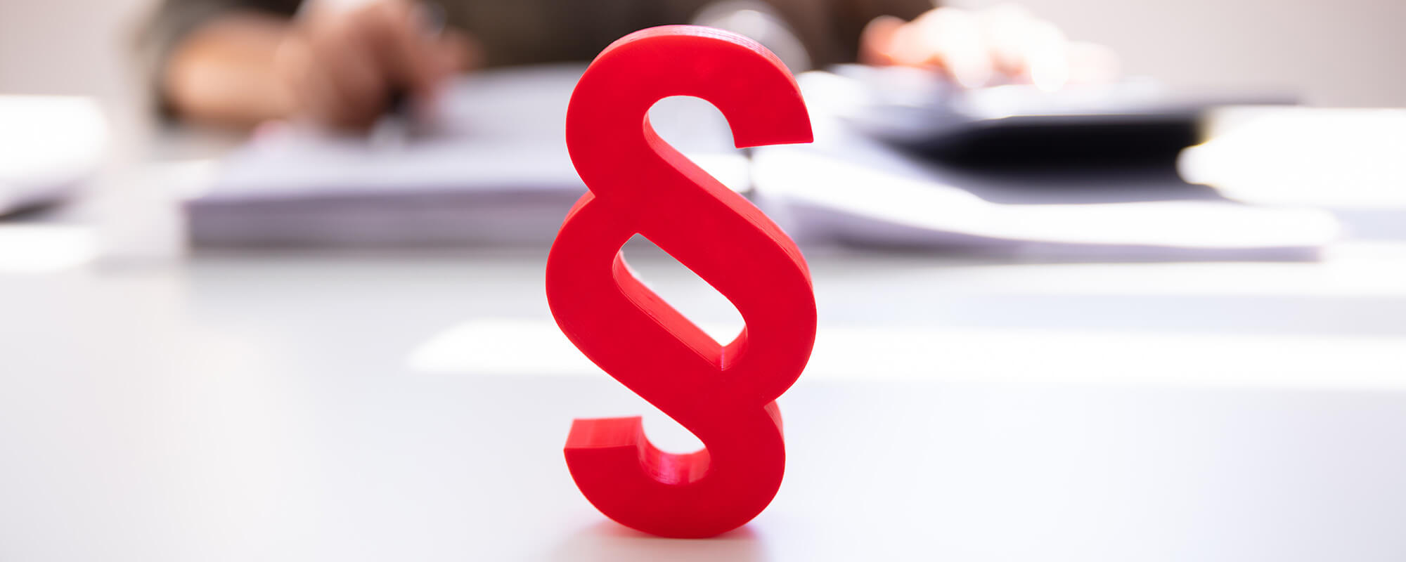 Rotes Paragraphenzeichen